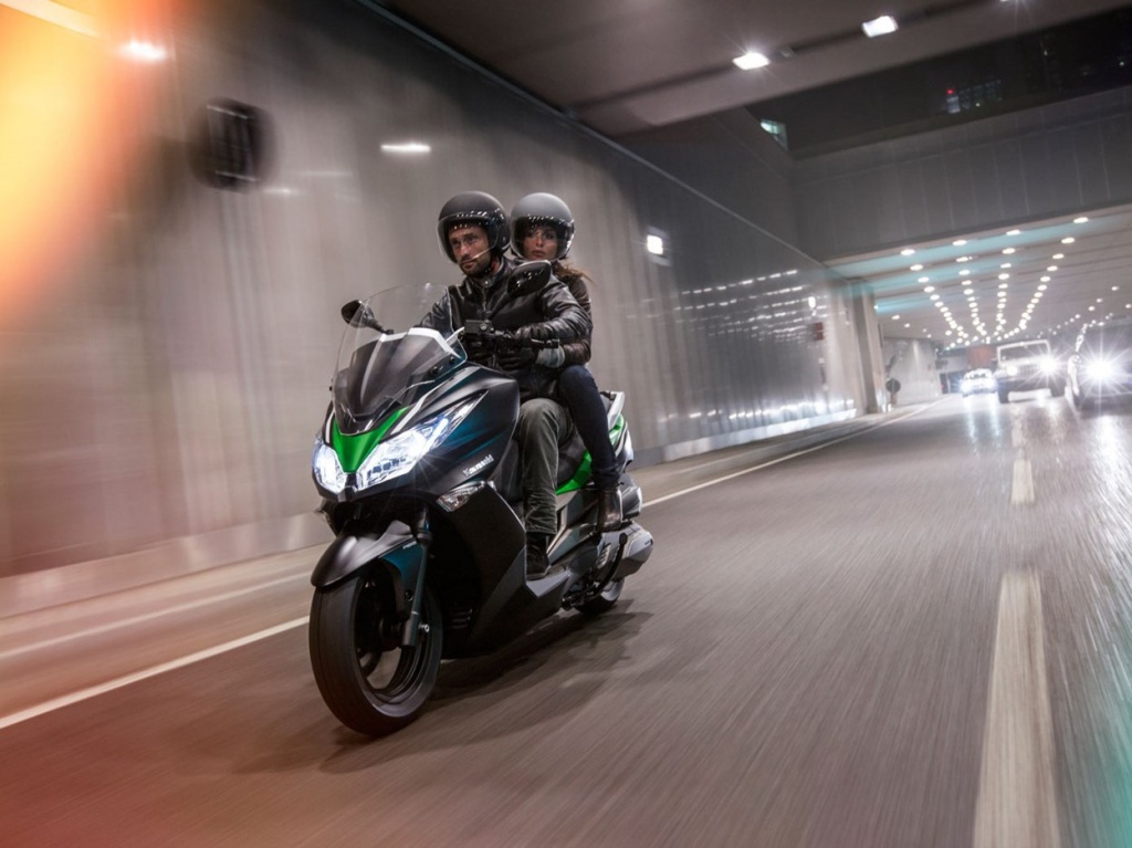 Фото скутера Kawasaki J300